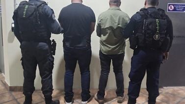 ‘Bebé a bordo’: Conductores camuflaron 350 kilos de cocaína en dos vehículos