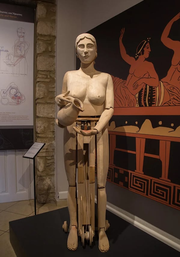 Reconstrucción especulativa de la sirvienta automática móvil de Filón y Herón (Therapaenis).
