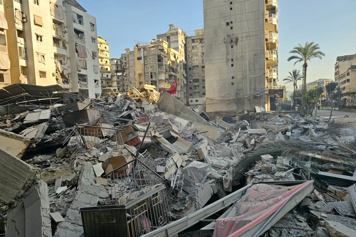 Restos de un edificio dañado tras un bombardeo israelí en el barrio de Ruwais, en los suburbios del sur de Beirut, el 11 de marzo de 2026.