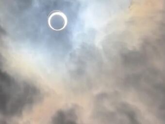 En Bucaramanga, Colombia el cielo se oscureció por 10 minutos mientras se formaba el anillo. Foto: El Tiempo/Colombia