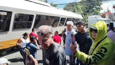 ‘De pronto, nada más sentimos el impacto’: dramático relato de un pasajero tras choque de tren en Tibás