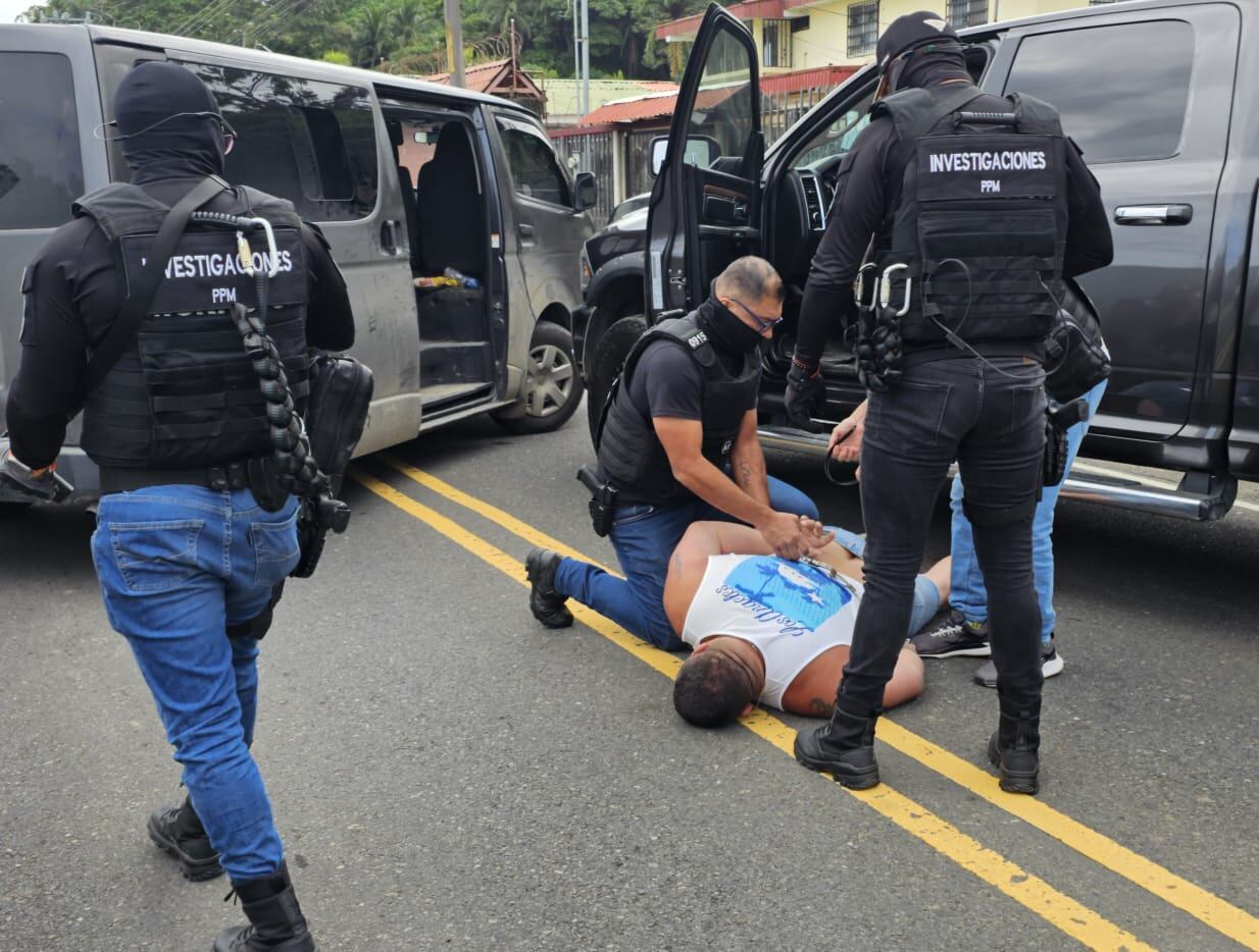 Alonso Yunis González, fundador del equipo de fútbol playa Yunis, fue detenido por la policía de Migración por el delito de trata de personas con fines de servidumbre sexual.