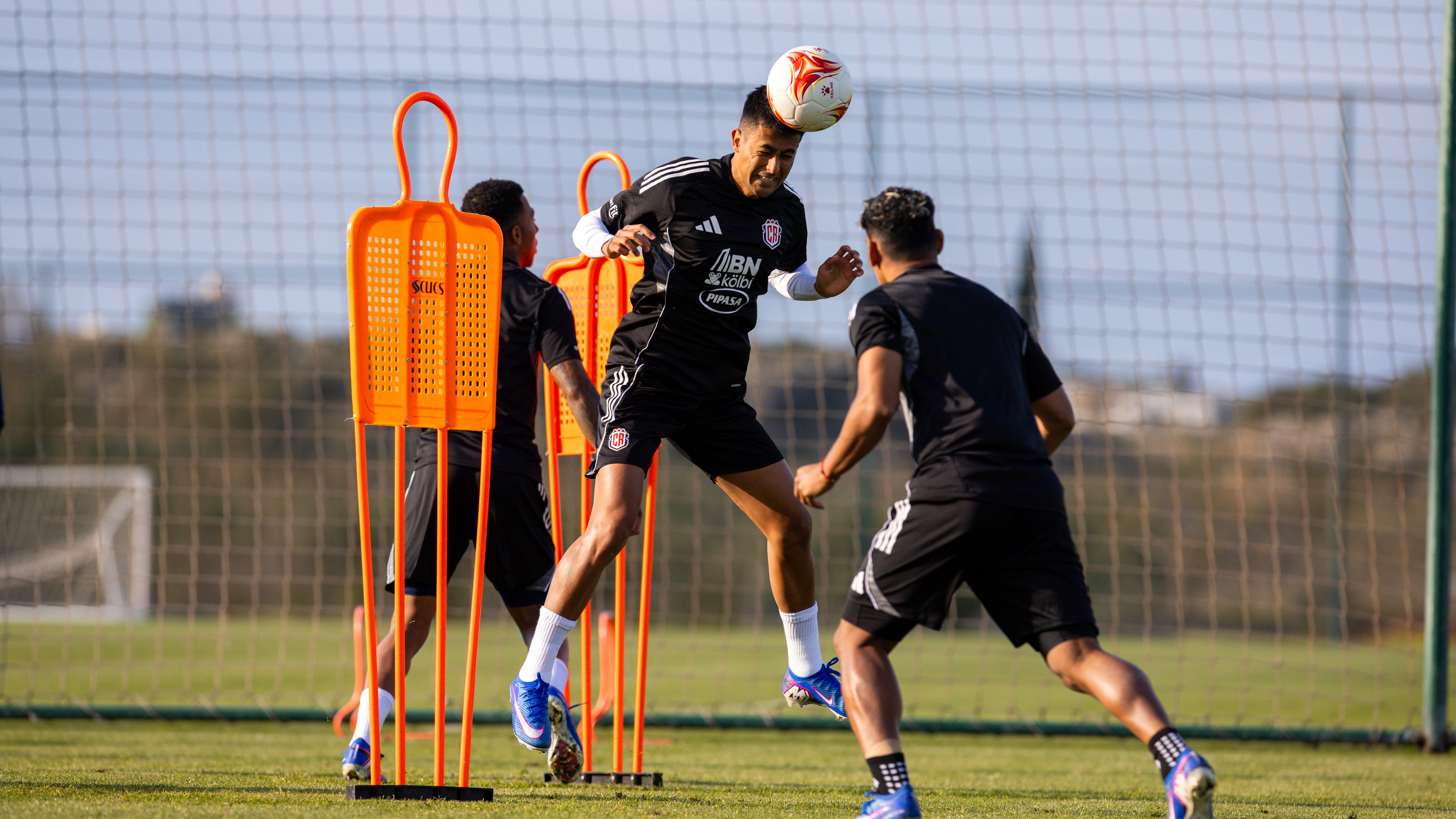 Alvaro Zamora durante el entrenamiento de este lunes en Turquia