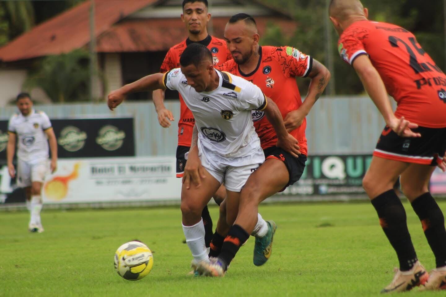 Liga de Ascenso
Quepos Cambute vs. Uruguay de Coronado
Torneo Apertura 2024
Cuartos de final, juego de ida
24 de noviembre del 2024
Cortesía Uruguay de Coronado