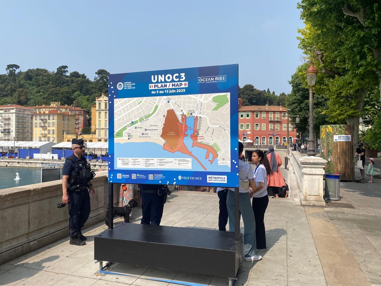 El gobierno francés no ha escatimado en esfuerzos para empapelar la ciudad de Niza con información relacionada con a Cumbre de Naciones Unidas sobre los Océanos.
