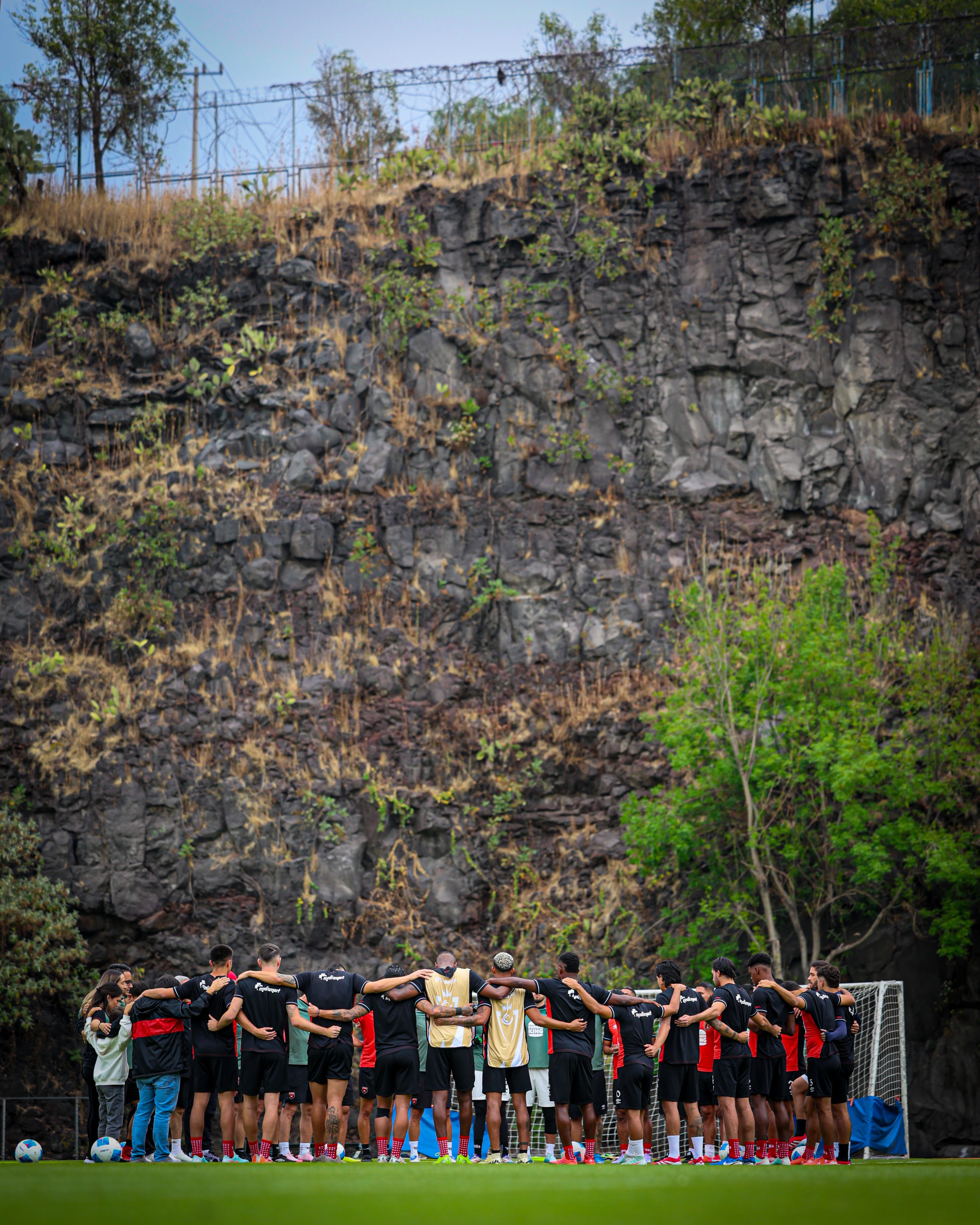 Liga Deportiva Alajuelense dejó que los medios de comunicación observaran toda su práctica de este domingo en Cantera, el centro de entrenamiento de Pumas.