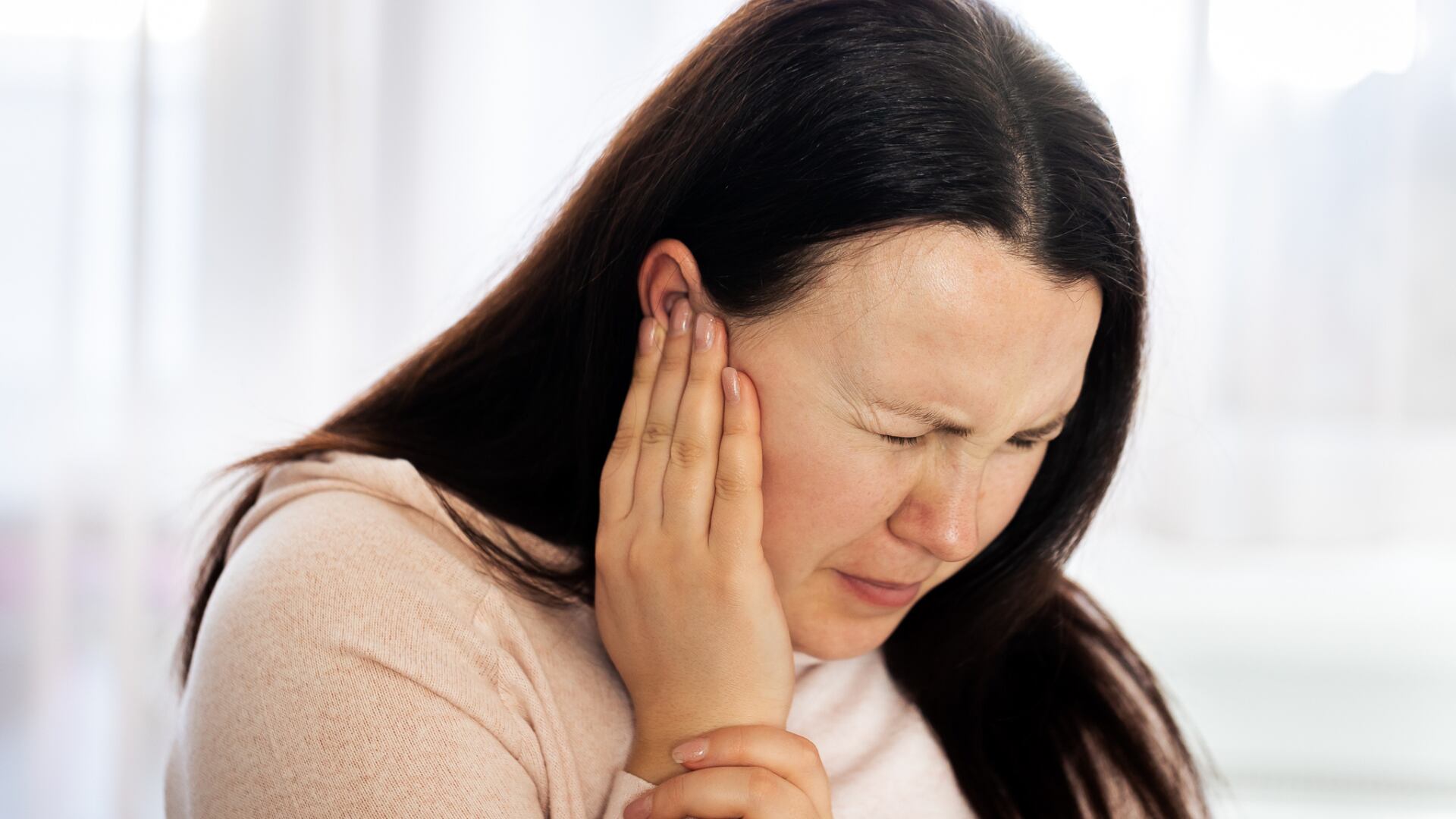 Un examen auditivo temprano permite detectar si el zumbido en los oídos es señal de pérdida auditiva.