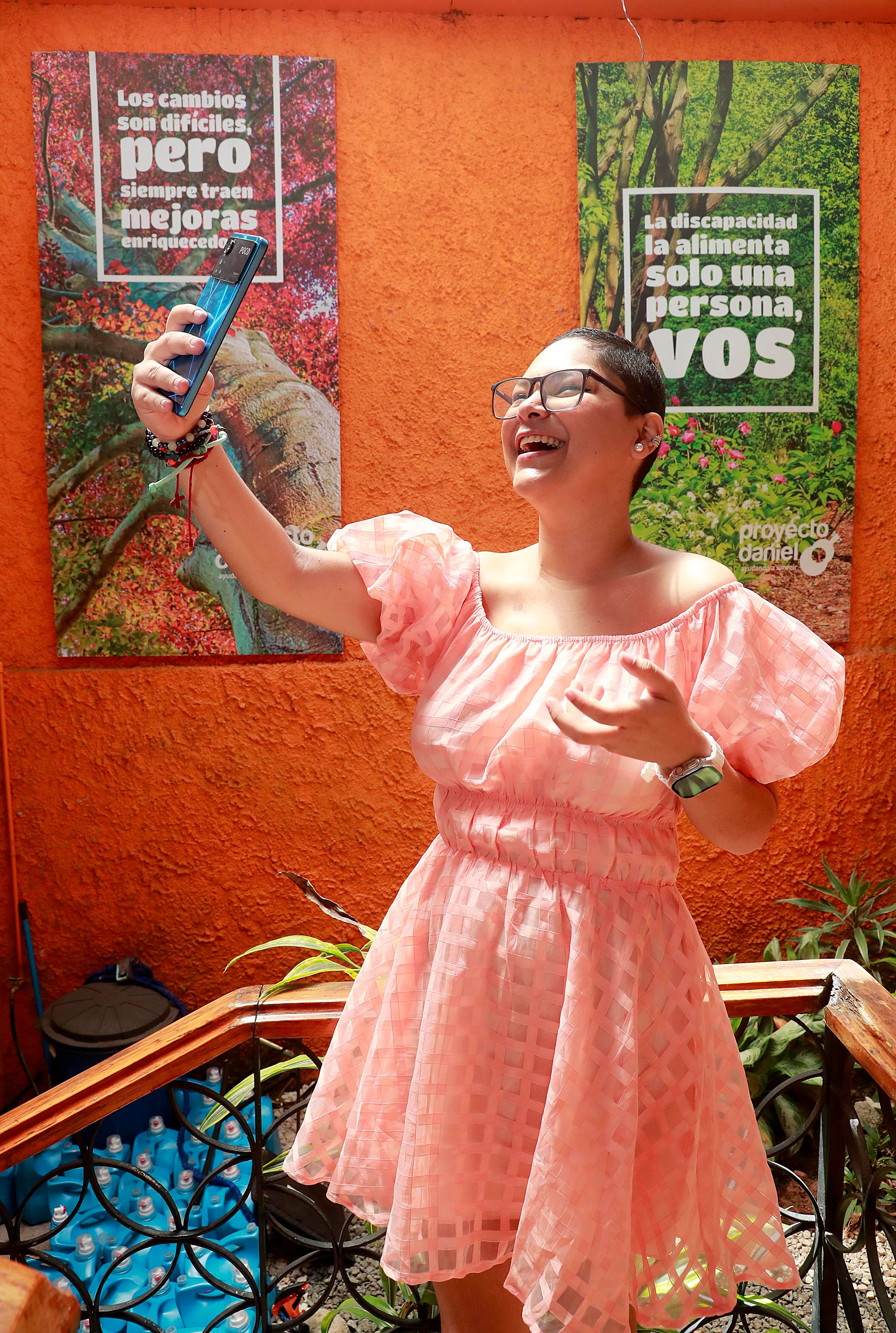 14/03/2024 San Francisco de Dos Ríos. Jóvenes pacientes de cáncer, en las oficinas de Proyecto Daniel, quienes a pesar de padecer una enfermedad tan compleja continúan soñando y luchando para superarla. Foto: Rafael Pacheco Granados