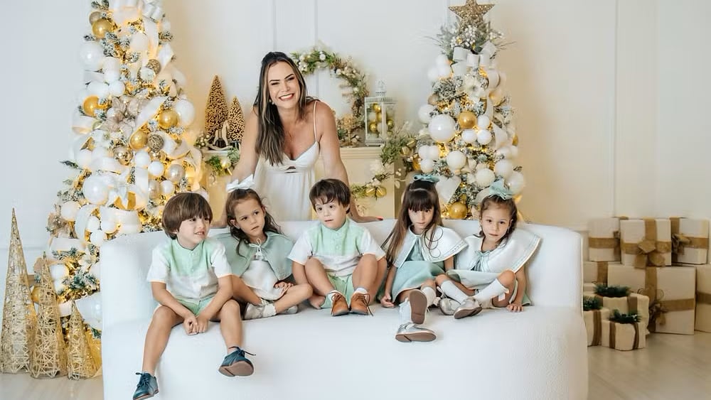 Una madre de quintillizos narra cómo enfrentó la discapacidad de tres hijos y la pérdida de su esposo, mientras comparte su vida en redes sociales.