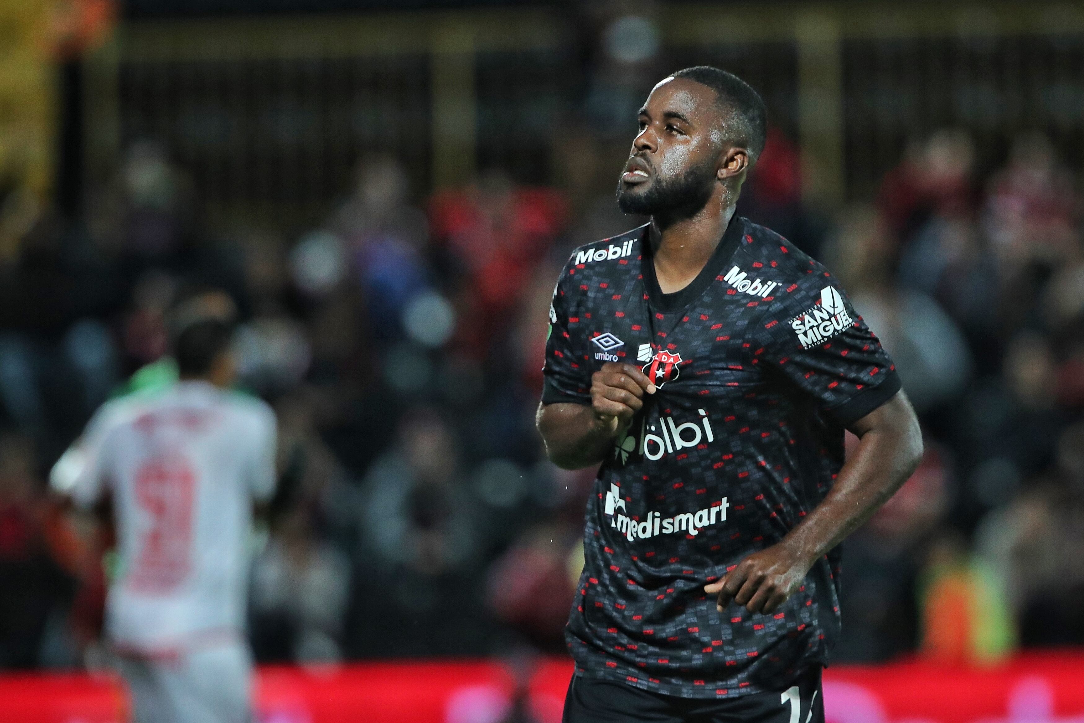 01/03/2024/ Juego entre Liga Deportiva Alajuelense vs Santos Guapiles por la fecha  10 del torneo Clausura 2024 de la Liga Promerica en el estadio Alejandro Morera Soto / Foto John Durán