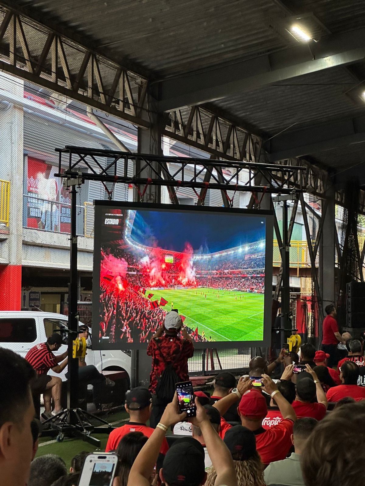 El plan es que el nuevo estadio de Liga Deportiva Alajuelense sea todo cerrado.