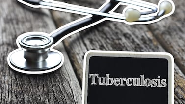 ¿Tiene una tos que no se va? Podría ser tuberculosis: señales de alerta y qué hacer