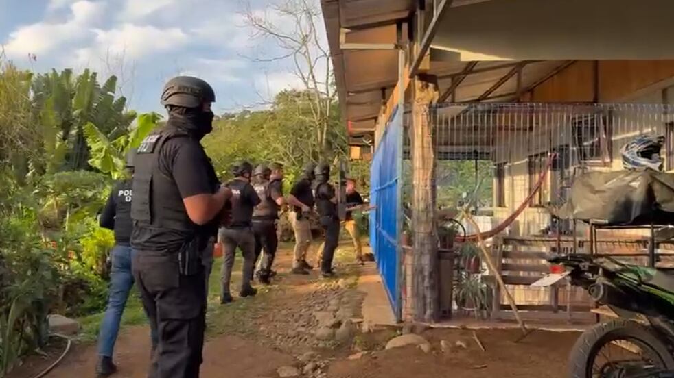 Un adolescente de 17 años es sospechoso de un grave delito contra otra jovencita y por esta razón el OIJ de San Carlos le allanó la casa. Foto: OIJ