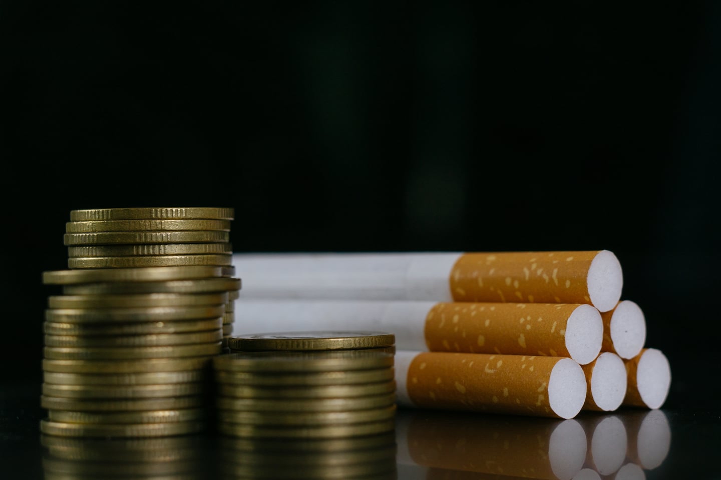 Hogares de bajos ingresos destinan más dinero al tabaco que a necesidades básicas, según estudio