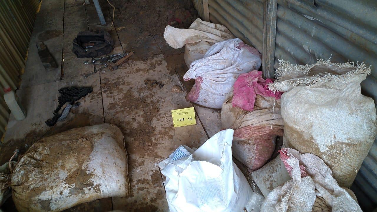 El OIJ de San Carlos y la Fuerza Pública, allanaron tres propiedades en el distrito de Cutris, como parte de una investigación por minería ilegal.