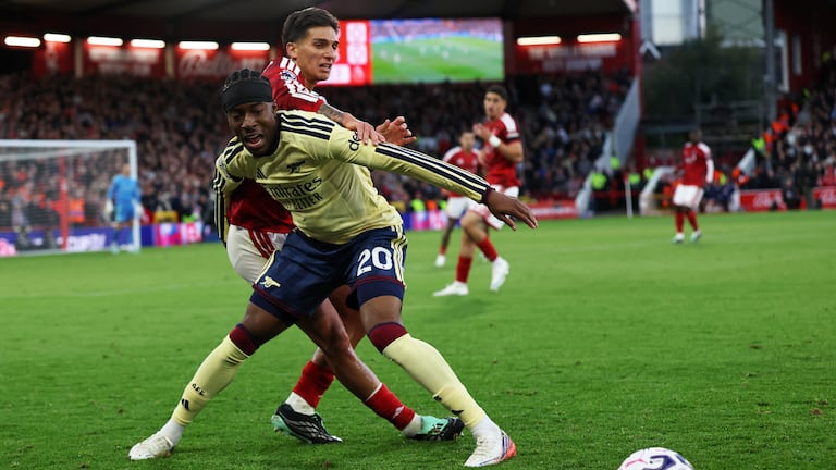 El Arsenal hizo un solo remate a marco pero le sigue la estela al Manchester City en la Premier League