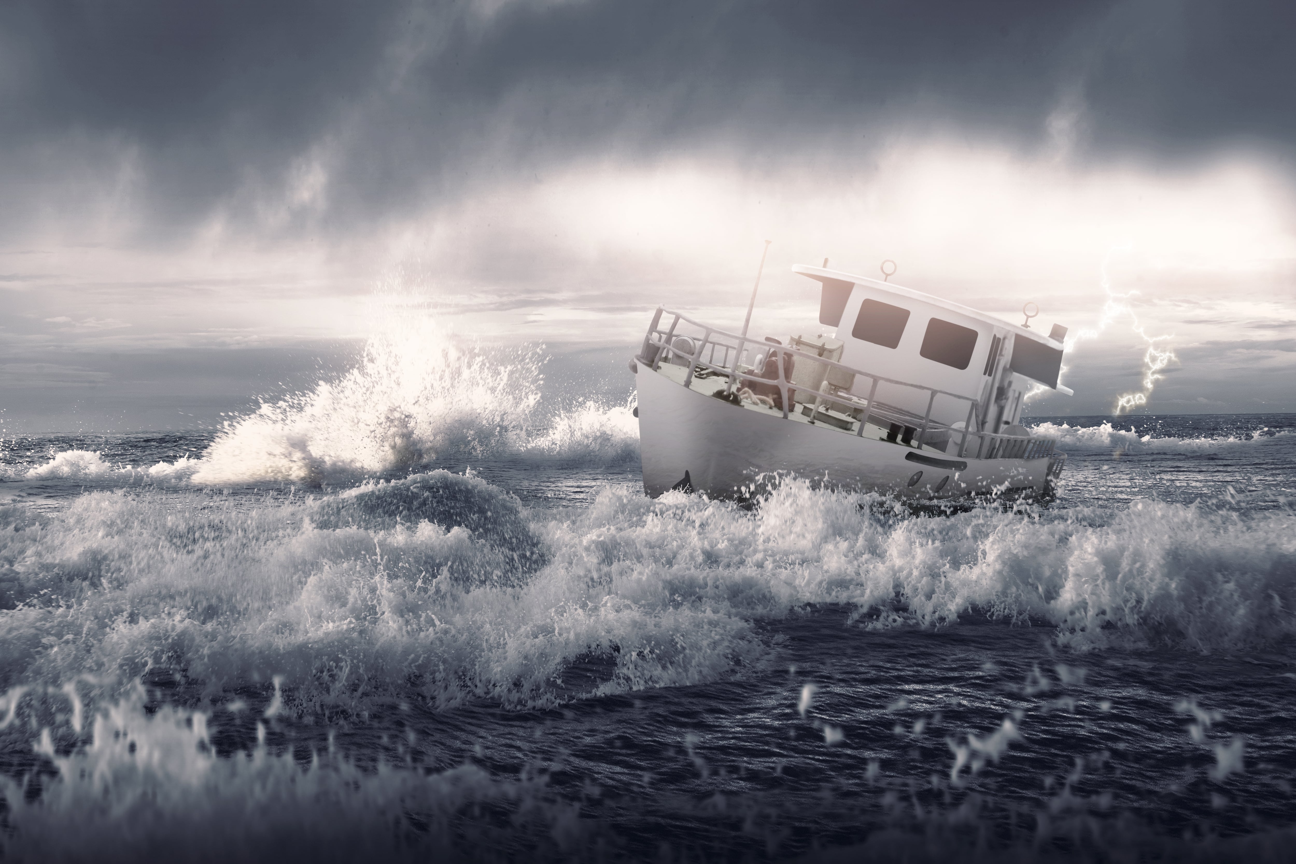 Tormenta en el mar, mar picado, barco en la tormenta