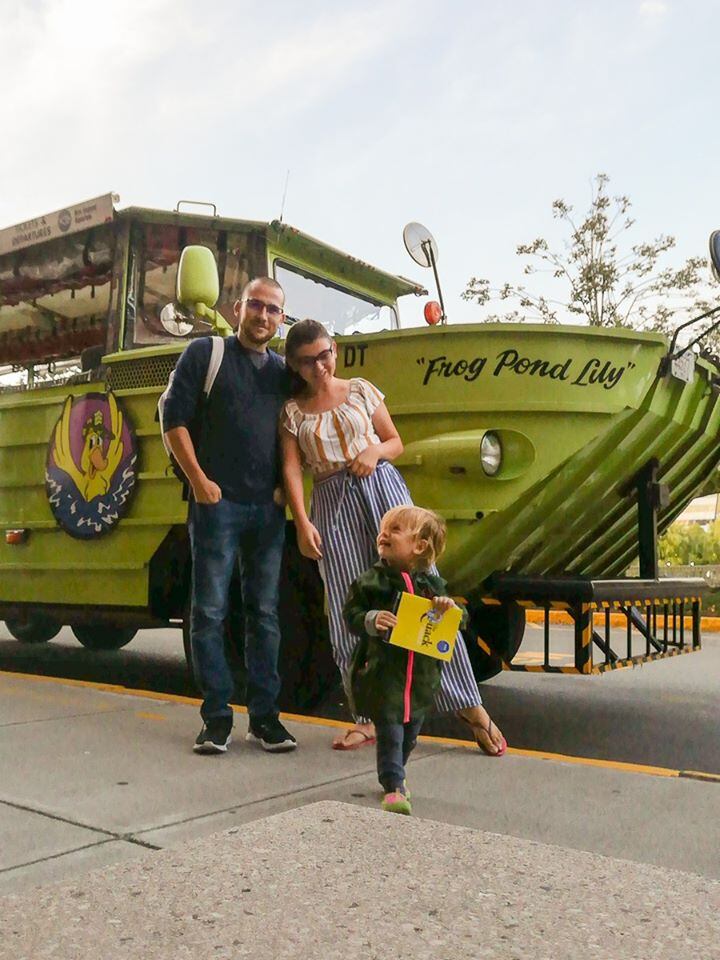 Los esposos Valeria Mora y Ricardo Acebey recorren el mundo junto a su hija Agatha. Los costarricenses lideran el proyecto 'Sin arrepentimientos' en donde comparten su historia de familia viajera a tiempo completo. Fotografía: Cortesía
