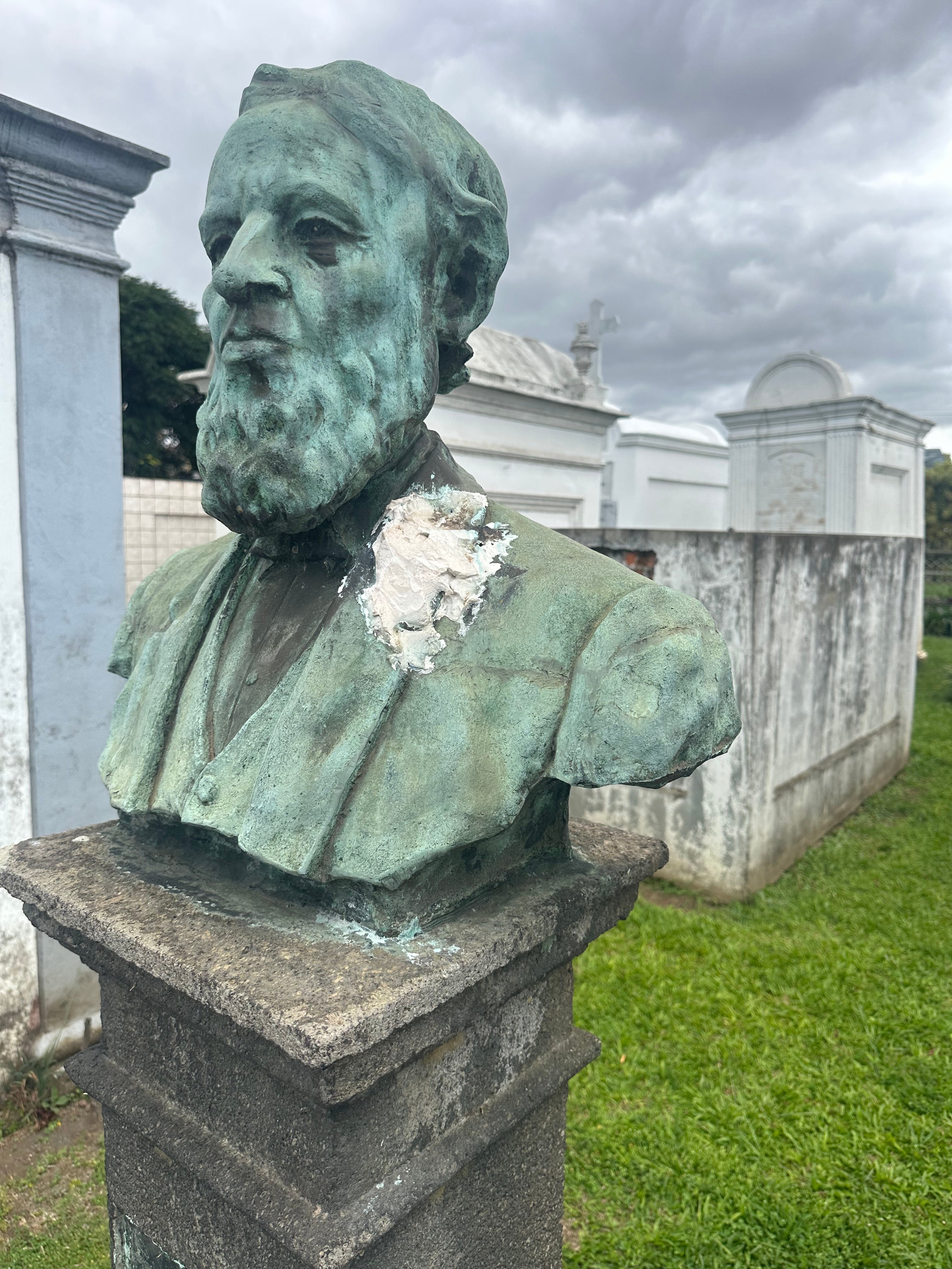 Estado actual del busto de Barroeta de Juan Ramón Bonilla.