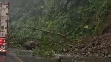 Cerrada ruta 32: fuertes lluvias provocan caída de material