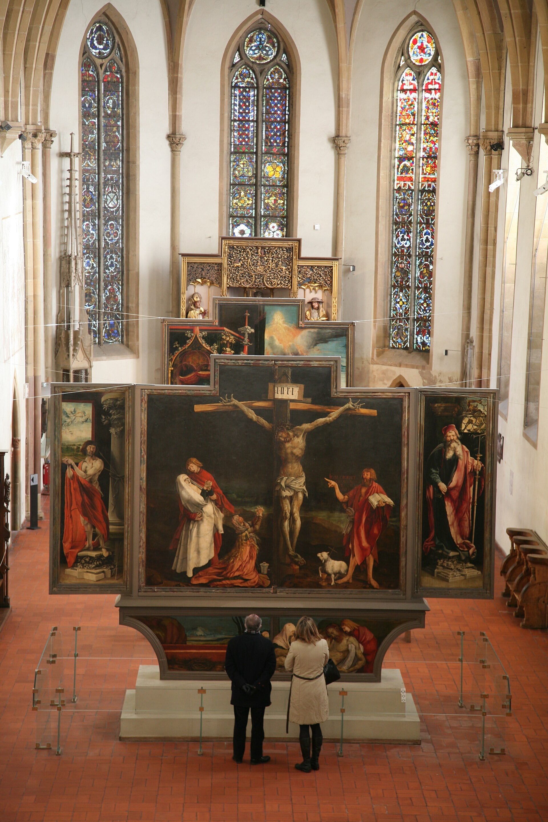 Vista del Retablo de Isenheim, de Nikolaus Hagenauer y Matthias Grünewald, ca. 1512–1516. Panel central: 269 x 307 cm; alas laterales: 269 x 141 cm. Museo Unterlinden, Colmar, Francia.