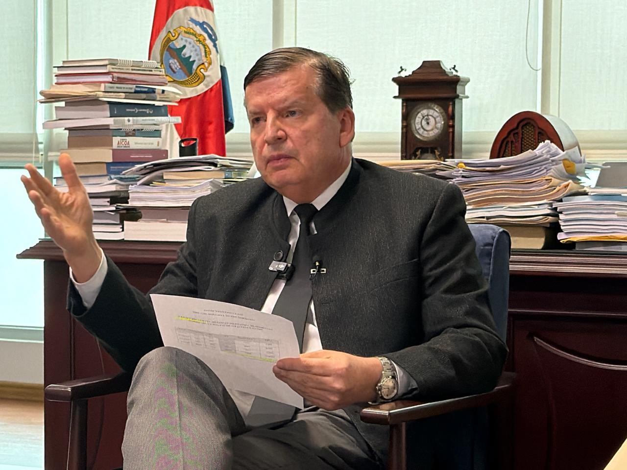 El magistrado Jorge Araya confirmó que más de 130 documentos están pendientes de resolver en la Sala Constitucional.