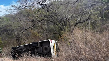 Vuelco de buseta en Santa Cruz deja 9 personas heridas este Jueves Santo