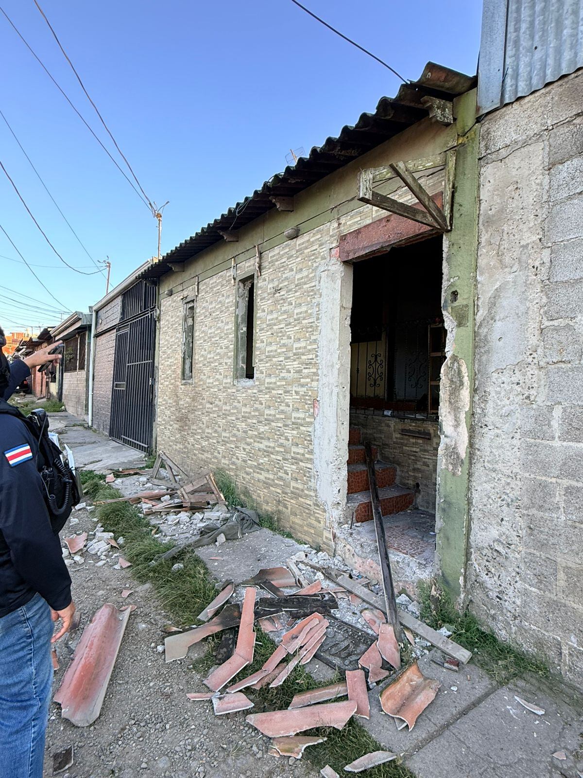 Como las puertas están reforzadas con hierro o acero, los policías tuvieron que tumbar paredes para entrar a los búnkeres de Gordo Julio.