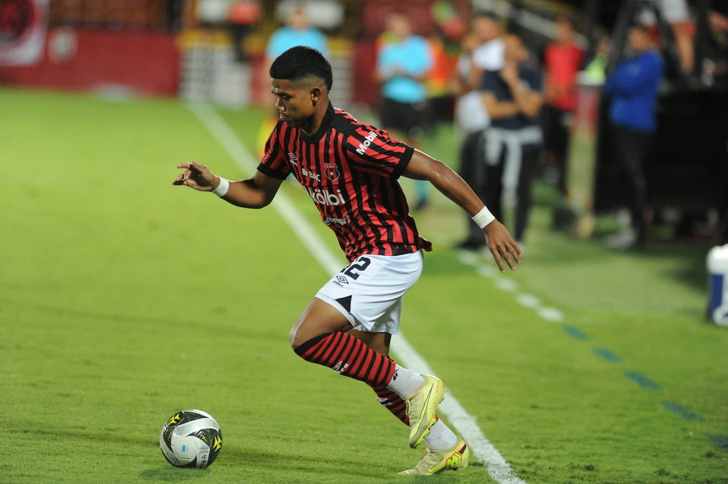 Nadie lo tenía en el radar: Alajuelense debuta al panameño Raheen Cuello