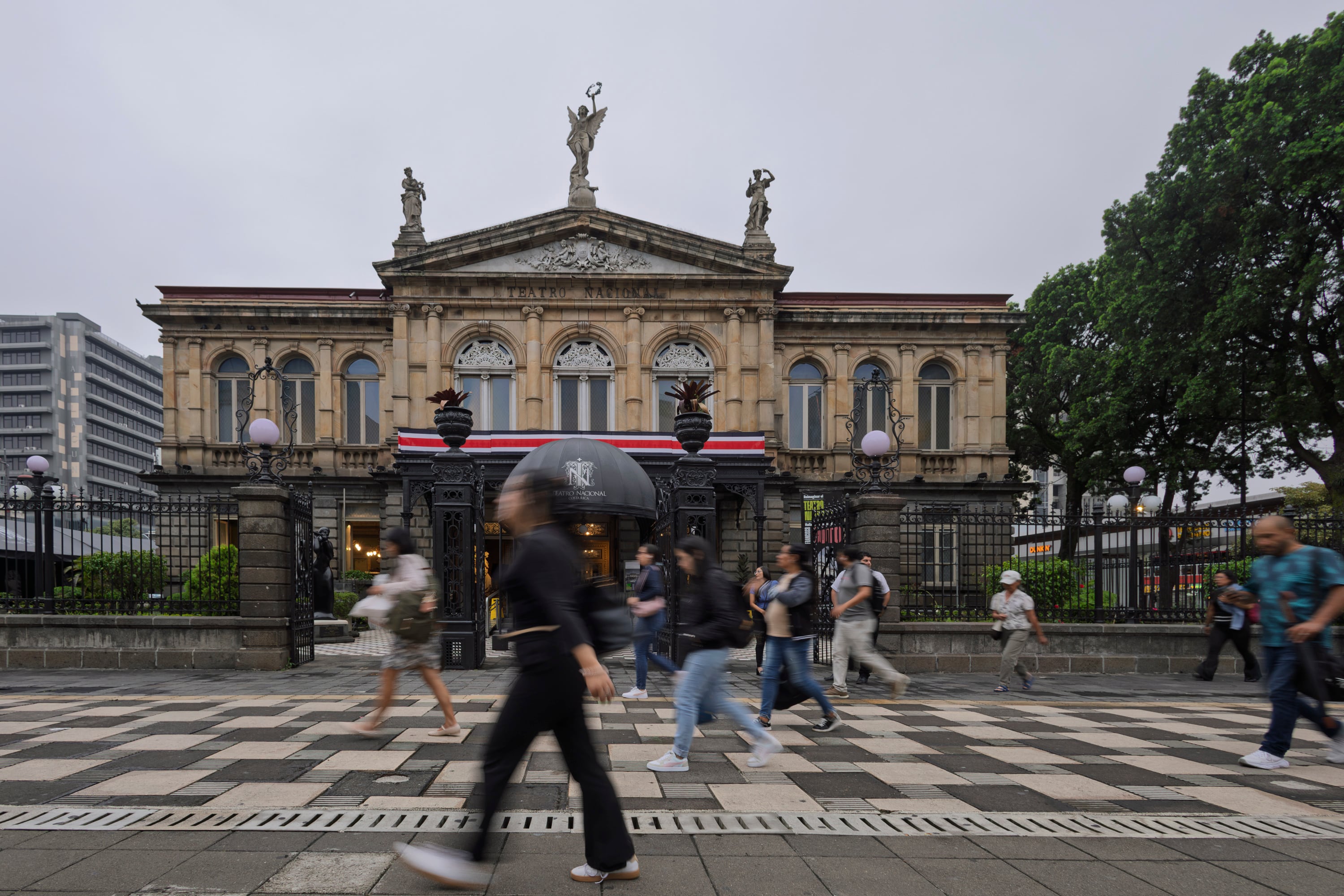 29/09/2026, San José, Teatro Nacional, entrevista con Vilma Faingezicht, por la presentación de su libro sobre la historia del Museo Judio de Costa Rica.
