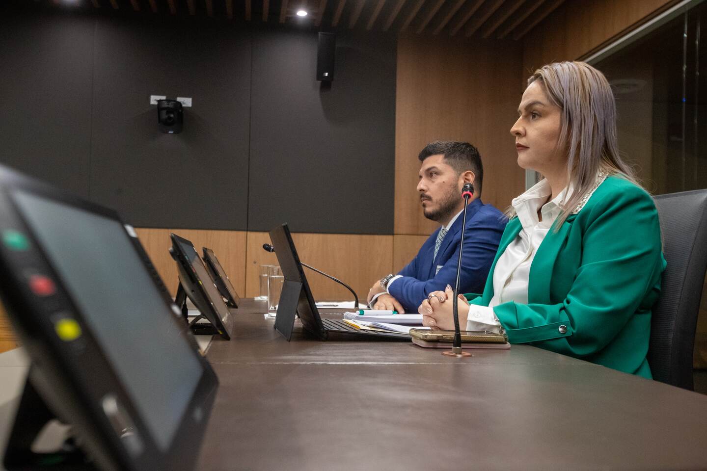 13/11/2023, San Jose, Asamblea Legislativa, comparecencia de Jacqueline González funcionaria del ICE en la comisión de investigación de contratos del SINART.