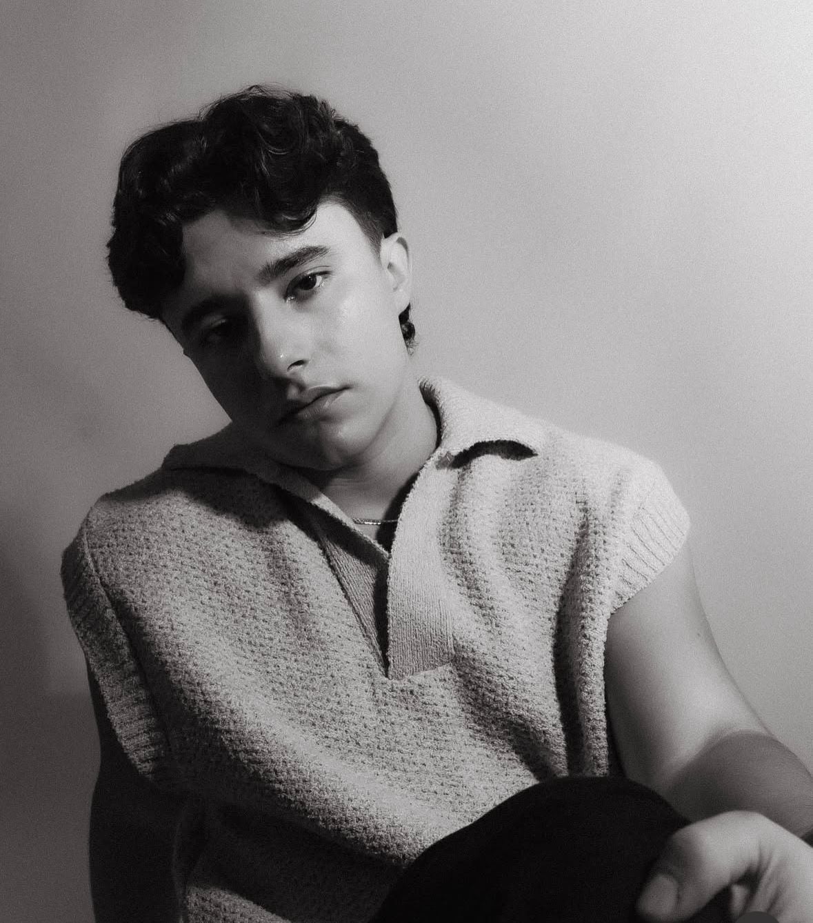 José Bellat es un cantante costarricense emergente.