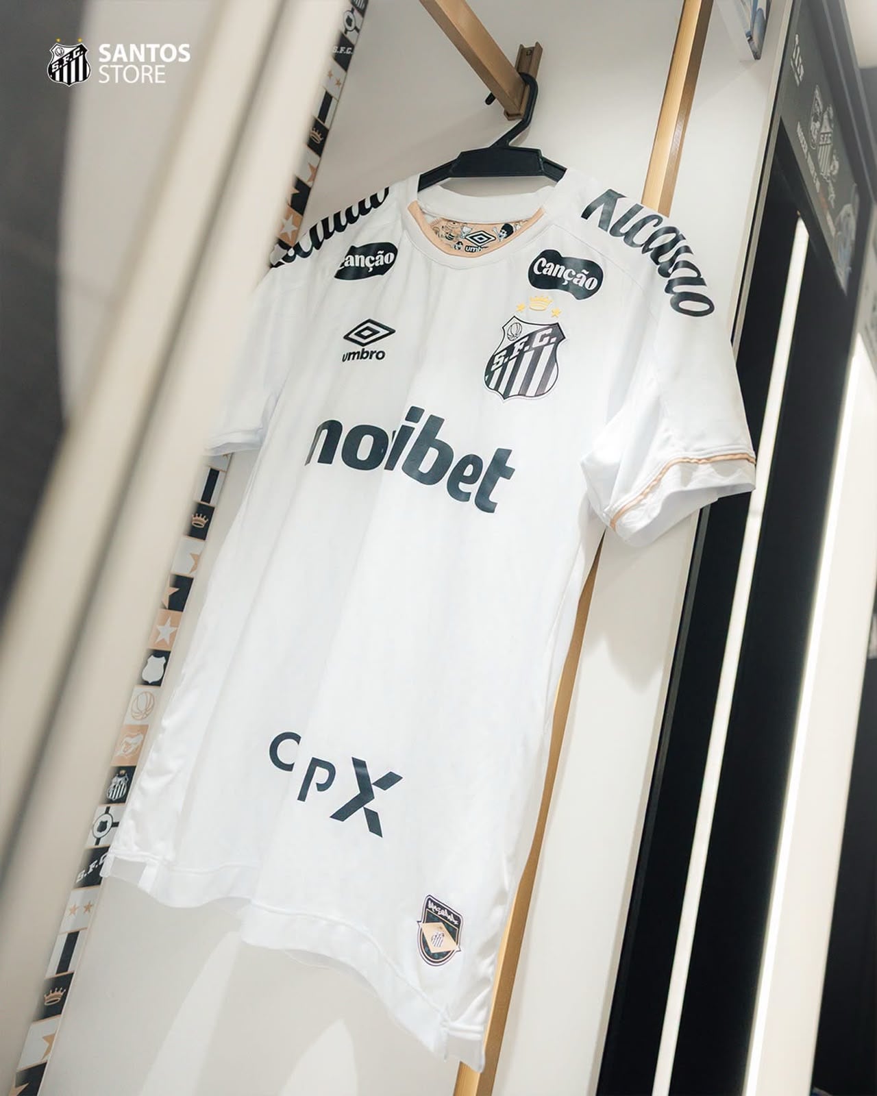 Santos de Brasil también es patrocinado por Umbro.