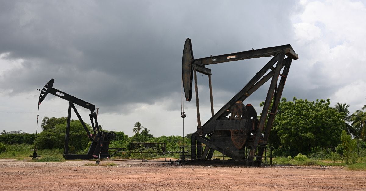 En la imagen una petrolera en Venezuela