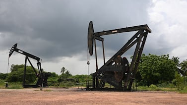 Petróleo sube ante estancamiento entre Moscú y Kiev mientras caen ventas de crudo venezolano a Europa