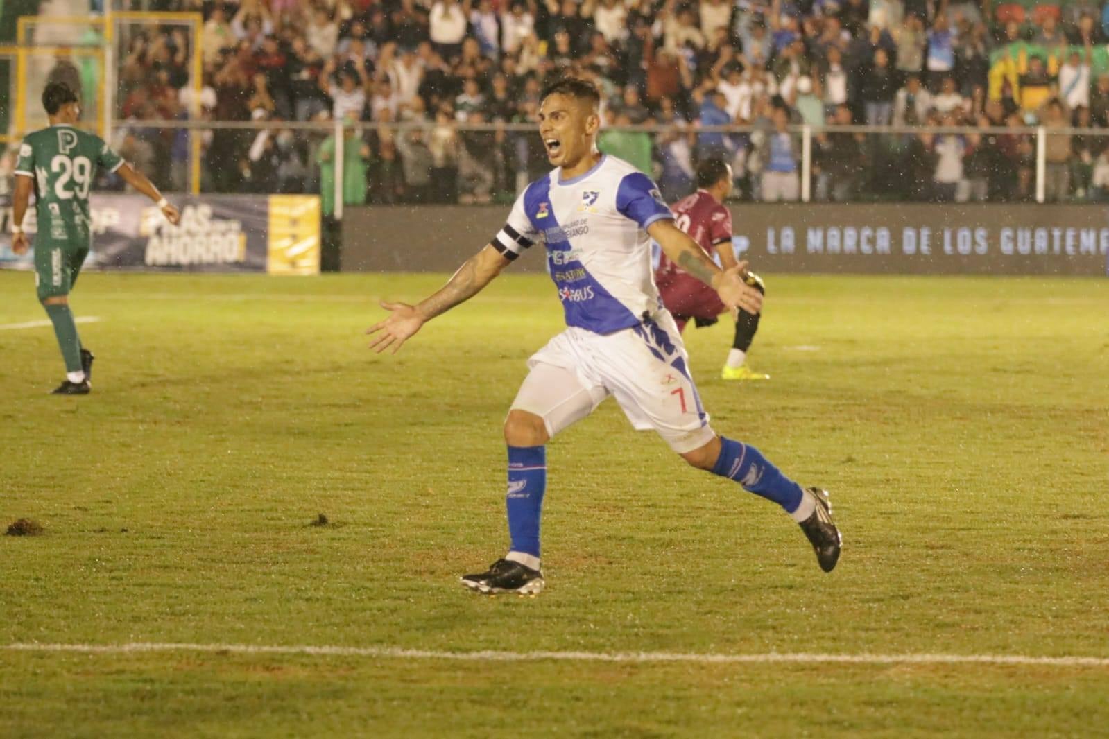 Así celebró Andrés Lezcano su gol en la final del Ascenso en Guatemala.
