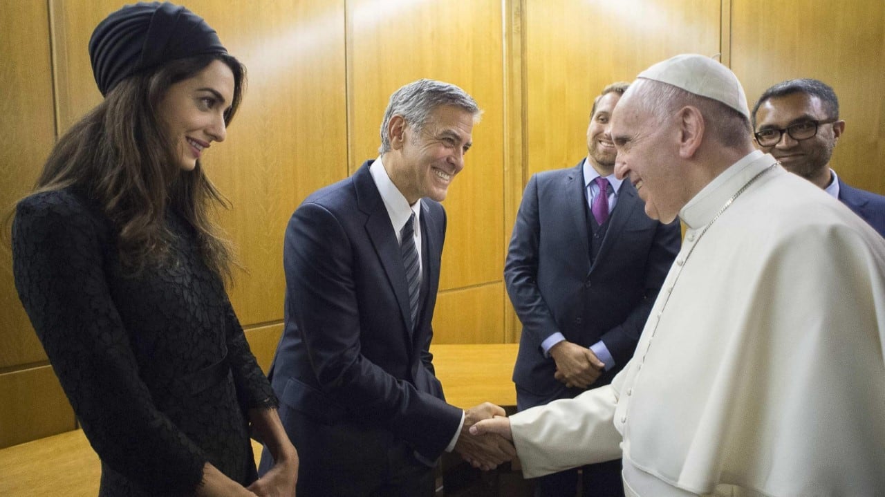 Papa Francisco con George Clooney.