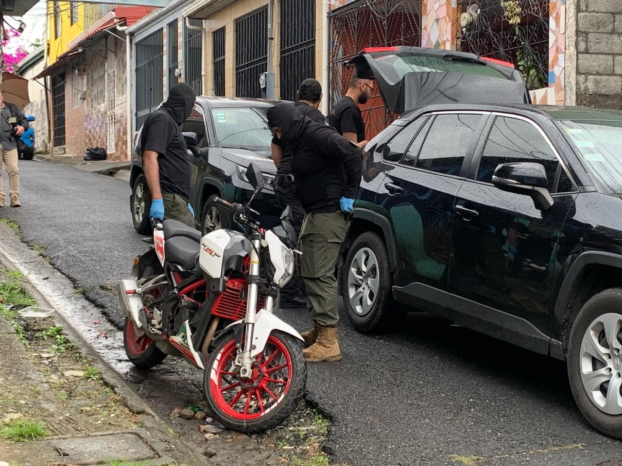 Allanamientos en Limón