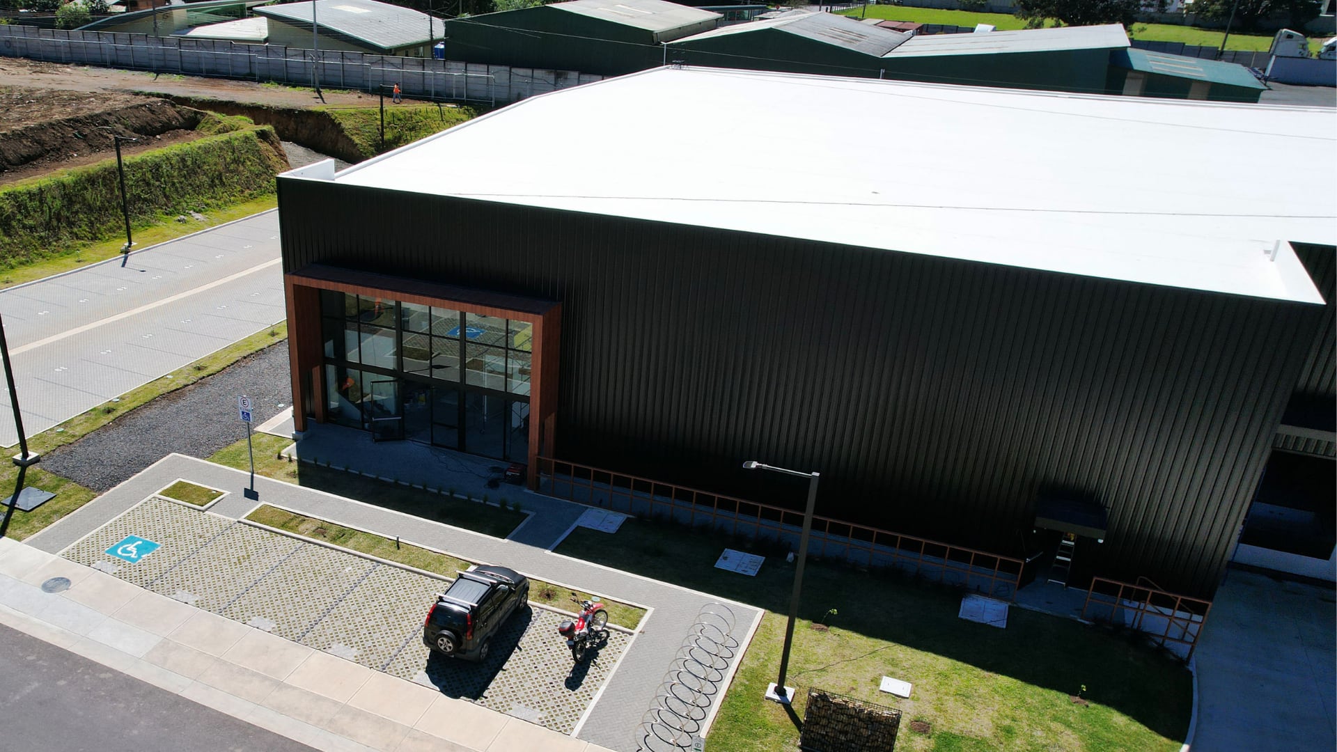 La empresa tica Rex Cargo inició operaciones en Zona Franca La Lima y proyecta triplicar su espacio en dos años.