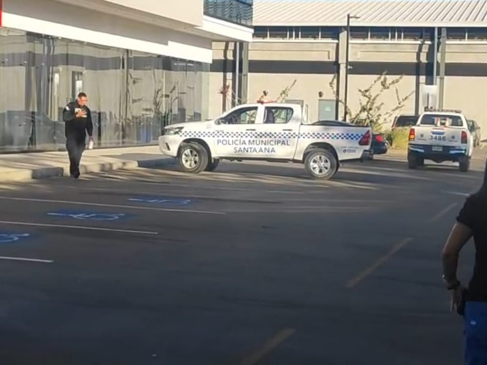 Balacera en centro comercial en Lindora.