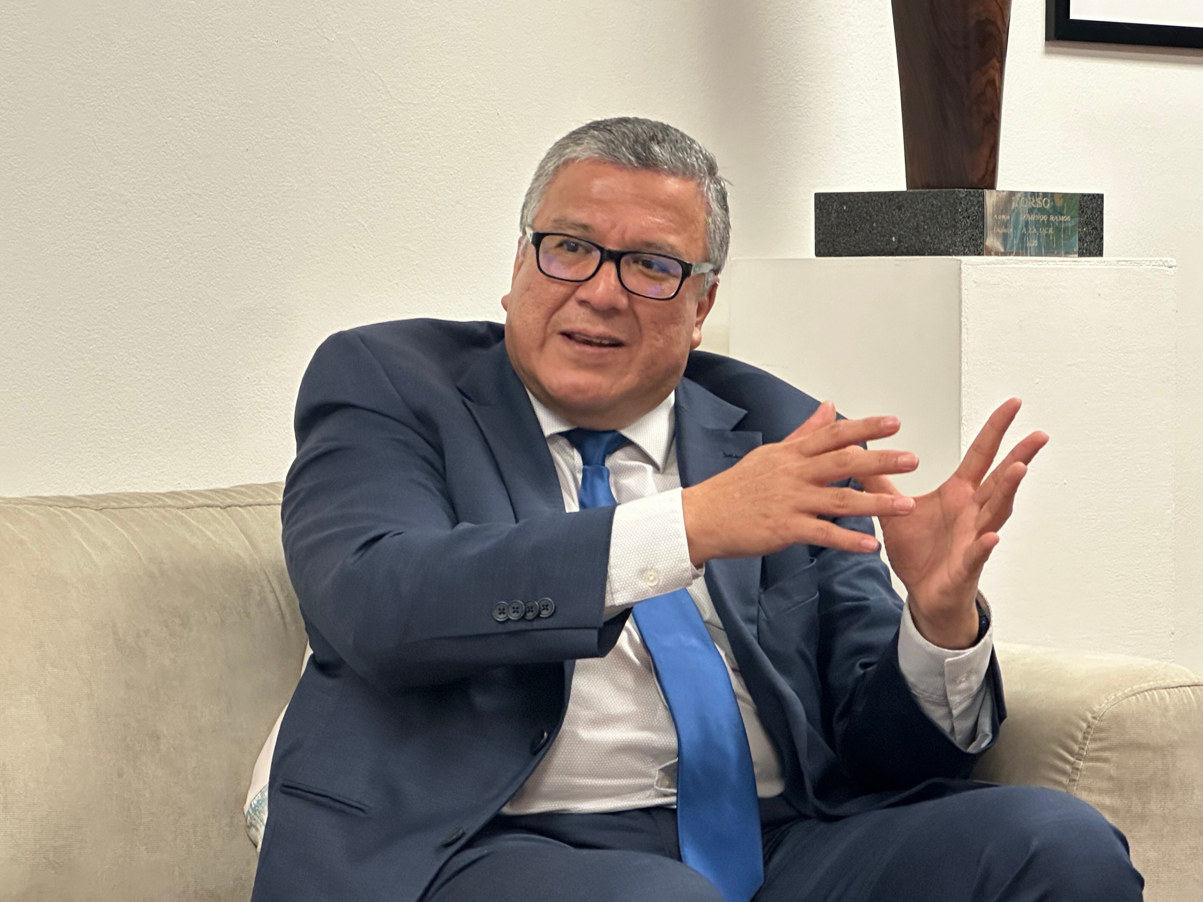 Retratos y entrevista de Carlos Araya Leandro. Rector UCR / foto: John Durán