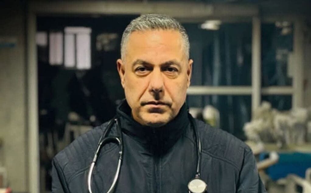 Captura de pantalla de video del doctor Hussam Abu Safiya, detenido por Israel en Gaza.