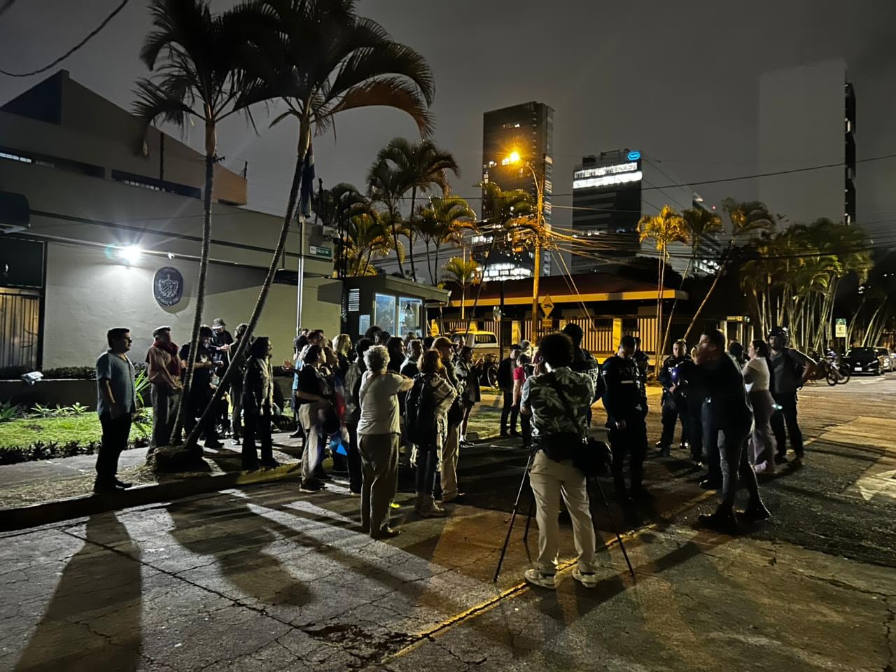 Manifestaciones frente a la Embajada de Cuba en Costa Rica, en Sabana Norte.