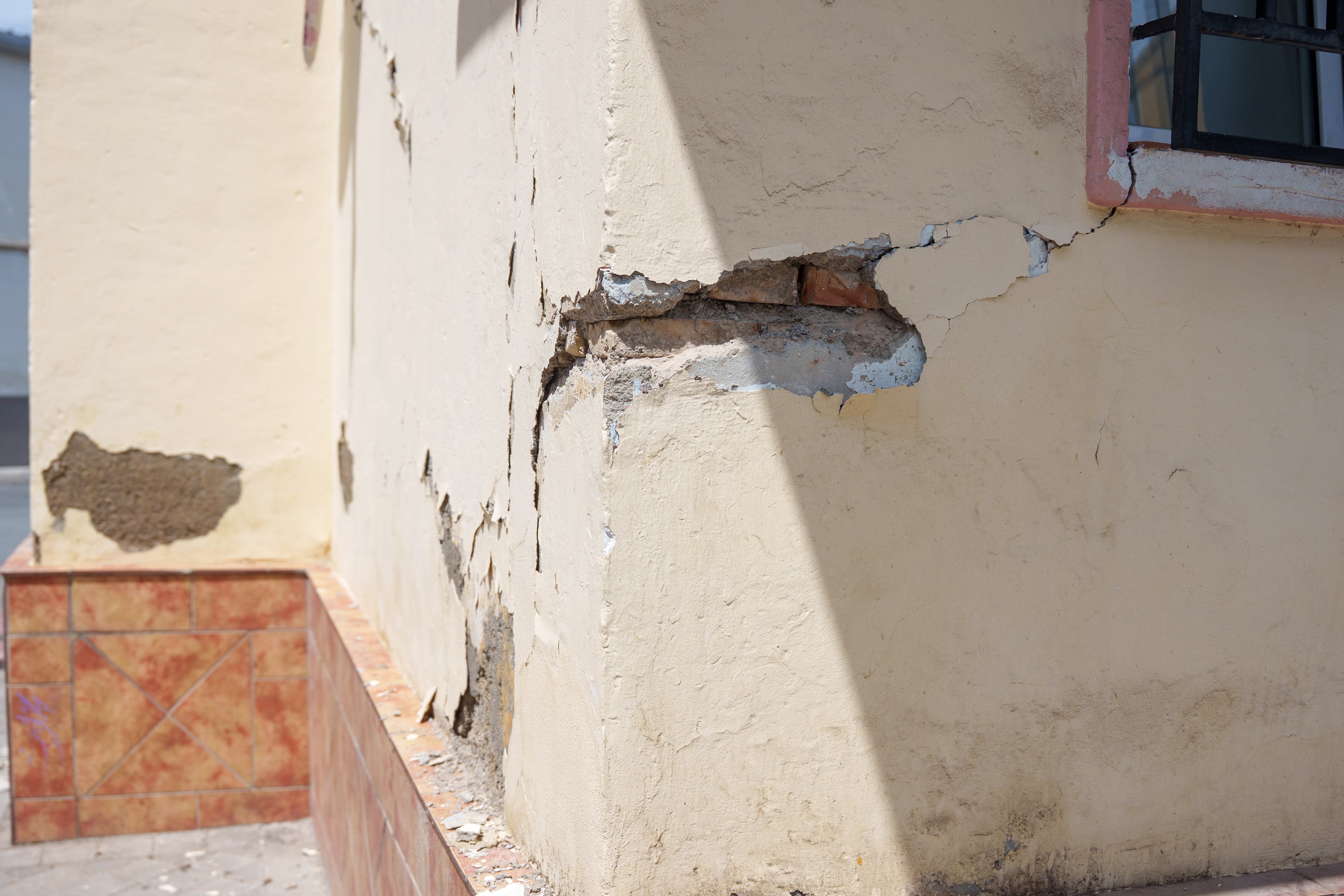 Consecuencias del terremoto de magnitud 5 en edificios y viviendas de la ciudad de Granada.