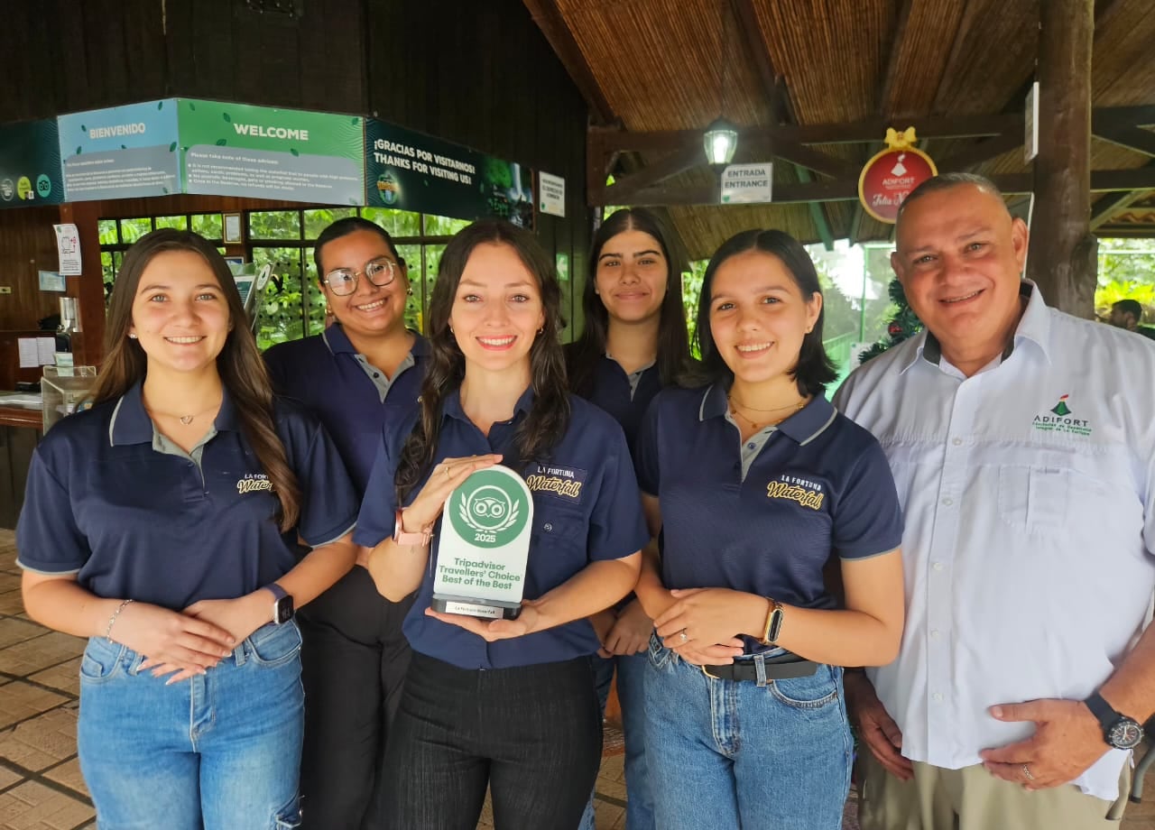 Premio de TripAdvisor reconoce a la Catarata de La Fortuna.