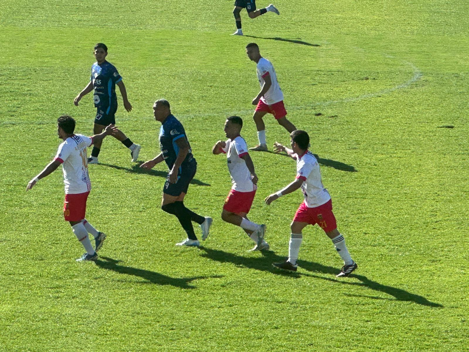 Pelea entre Aguias FC y Rosario de Narnajo, final Linafa
Crist5ian Lagos estuvo en medio del zafarrancho de la final de Linafa
11 de enero del 2025
Cortesía: Junior Ajún,. Desde La Banca