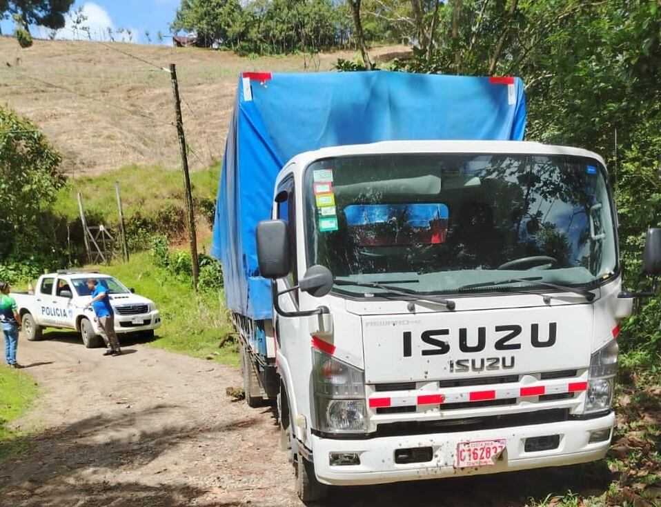 El camión NKR apareció en Chilamate, Sarapiquí, a unos tres kilómetros de distancia del modelo Toyota. Fotografía: