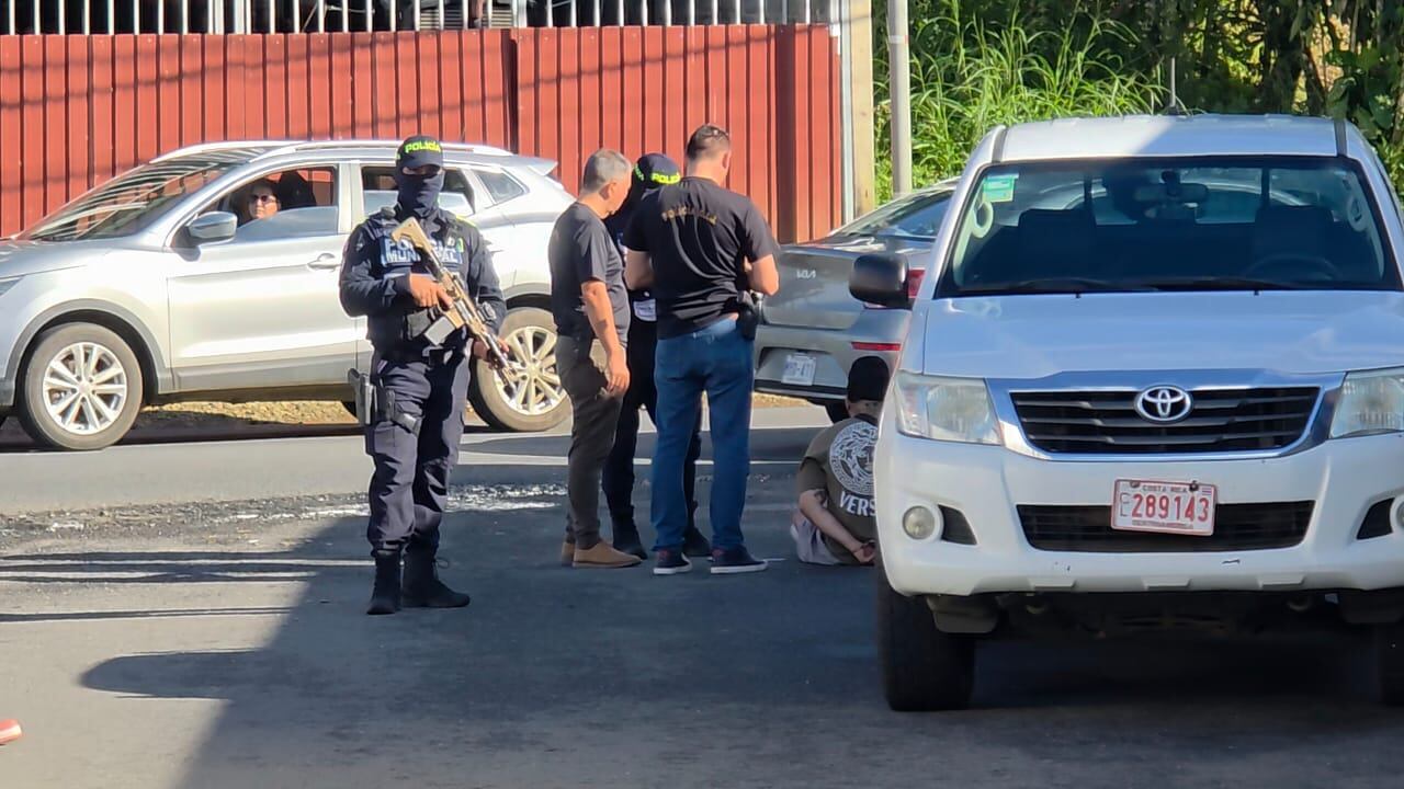 Allanamientos en San Carlos por venta de drogas termina con dos hombres detenidos.