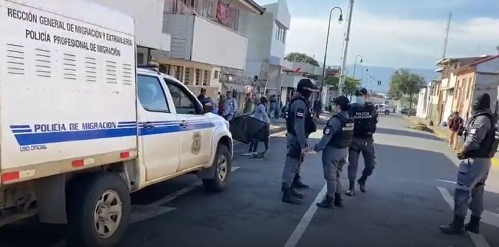 Venezolanos detenidos por resistencia a la autoridad. Foto Migración.