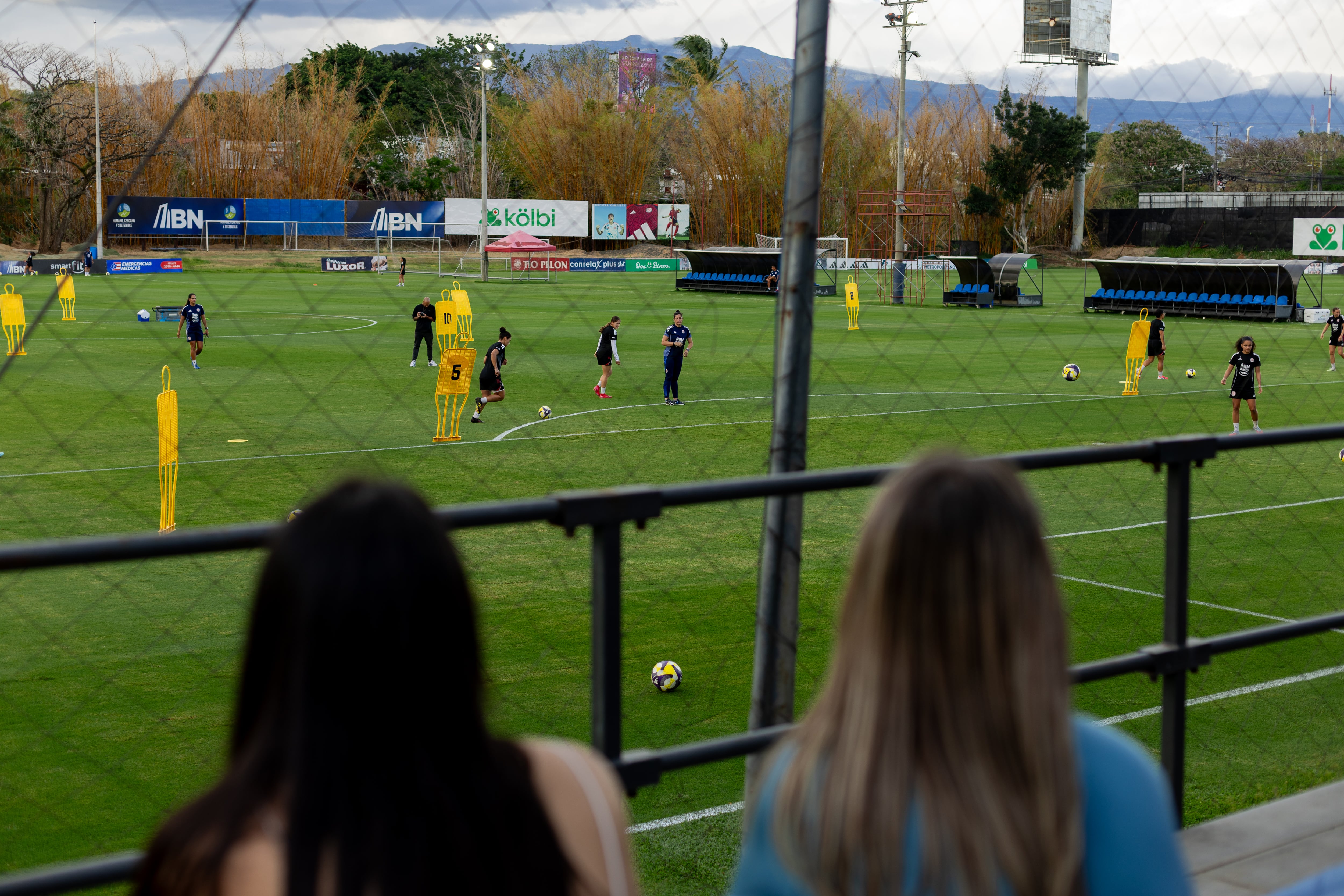 La Selección Femenina de Costa Rica tuvo un entrenamiento abierto al público antes del partido trascendental contra Guatemala.